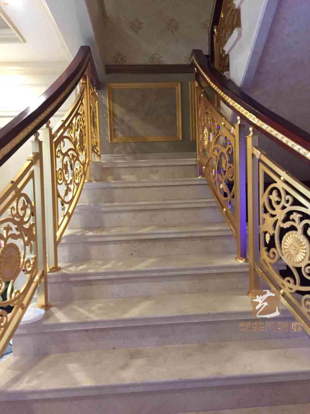 河南商丘红古铜复古别墅楼梯扶手呈现精雕之细腻