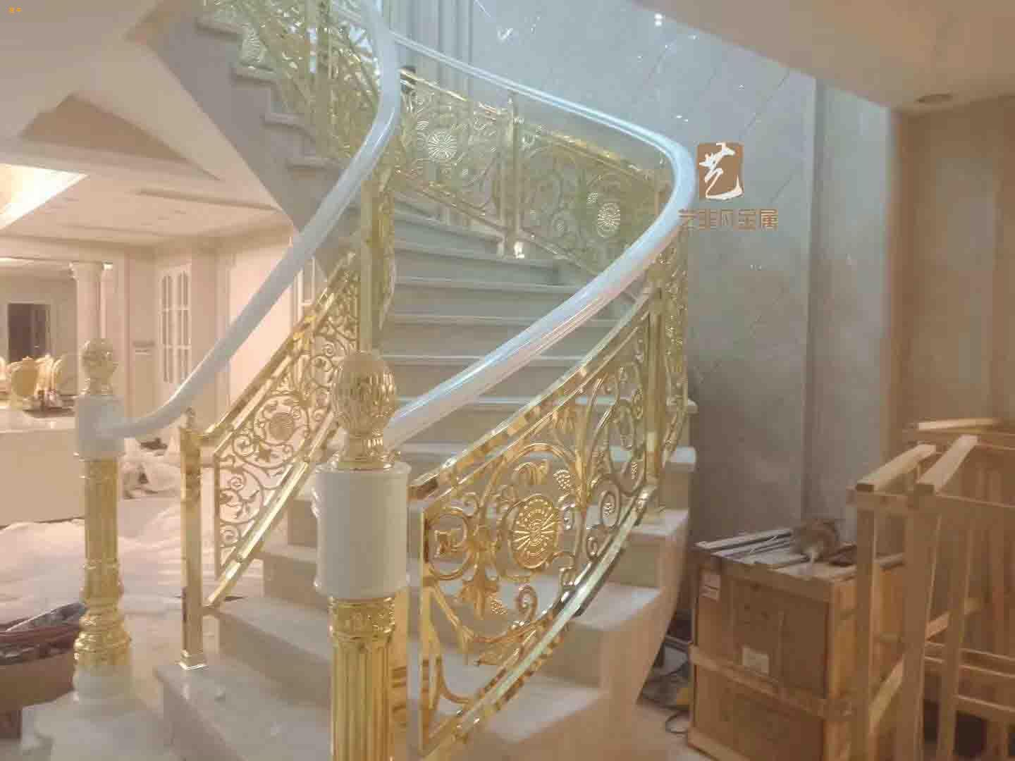 河南商丘红古铜复古别墅楼梯扶手呈现精雕之细腻