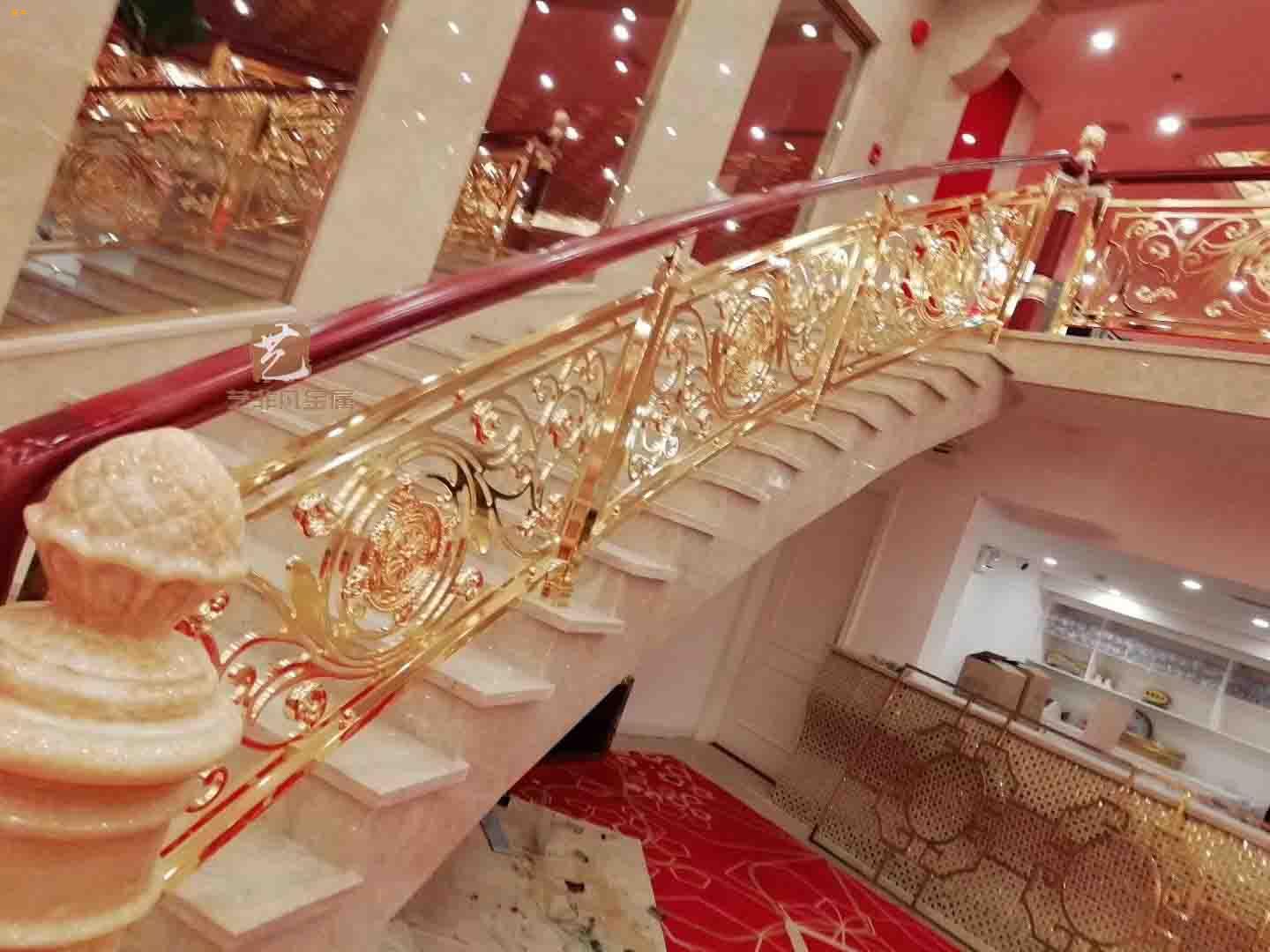 河北石家庄定制雕刻酒店楼梯护栏更具层次感